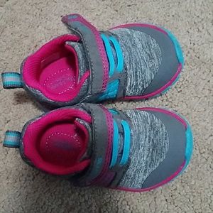 Striderite light up tennis shoes